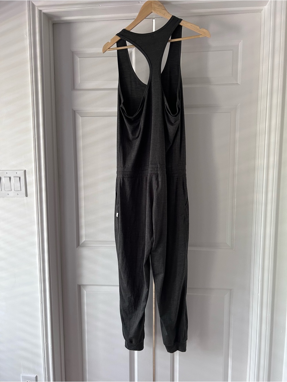 Vuori Lux Jumpsuit Charcoal Heather Racerback Jogger Romper Size Large - Picture 8 of 9
